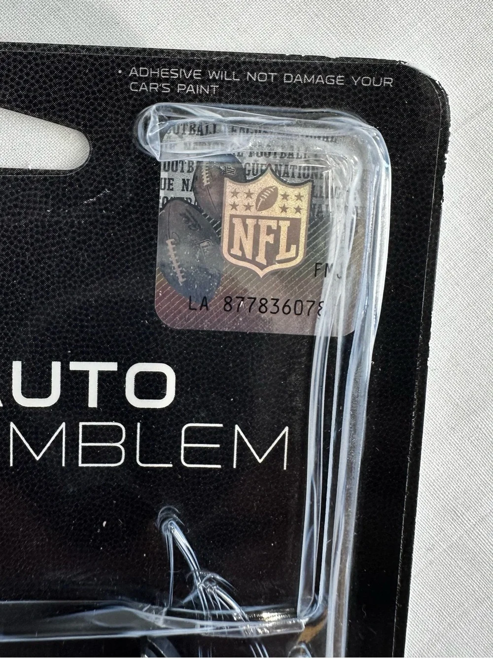 NFL Silver Tampa BayBuccaneers Flag Auto Emblem - Chrome Finish Fan Cave